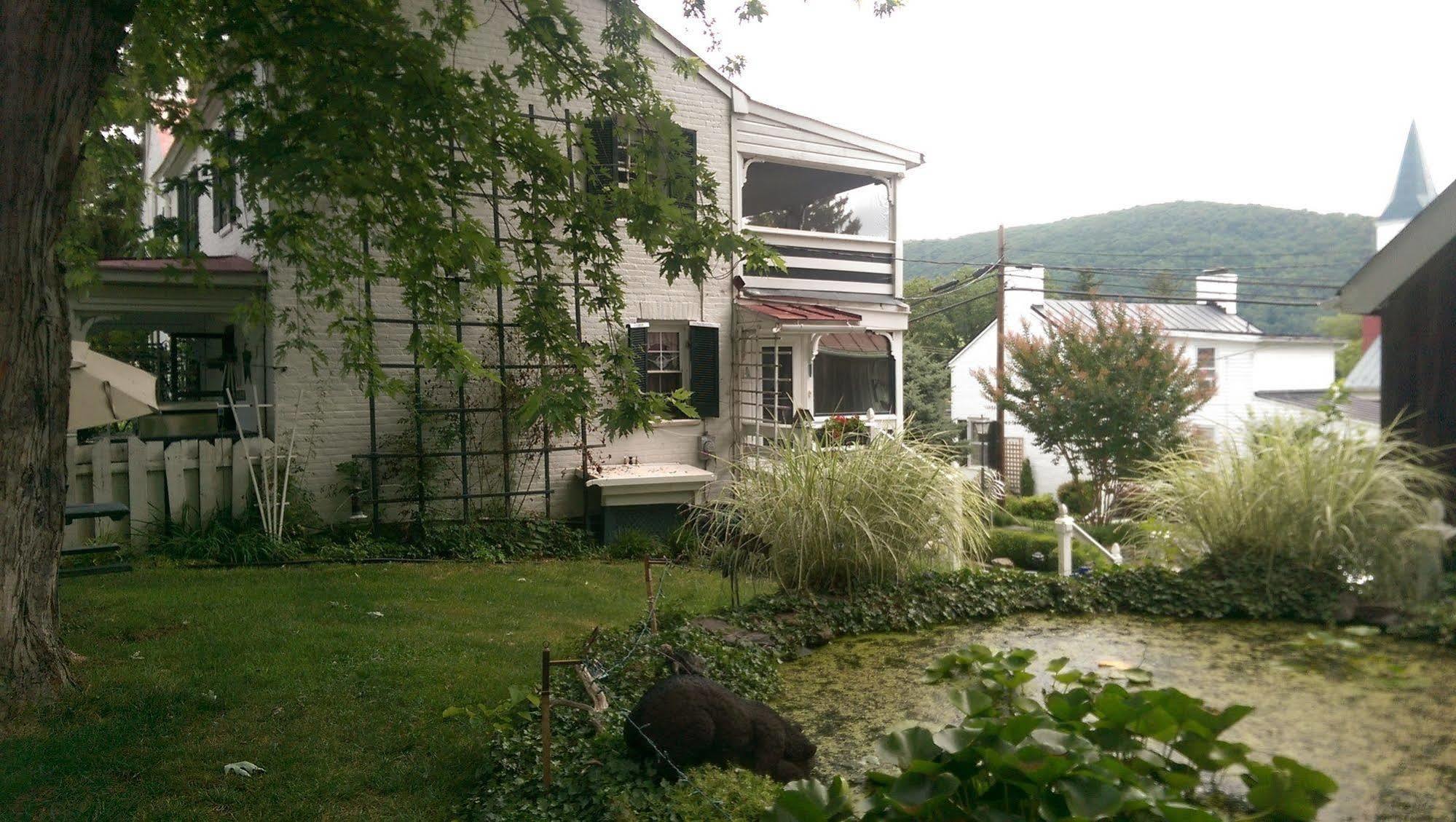 Lily Garden Bed And Breakfast Harpers Ferry Bagian luar foto